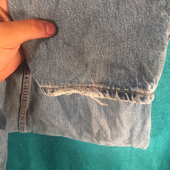 Distressed denim Levi jeans - Picture 6 of 7